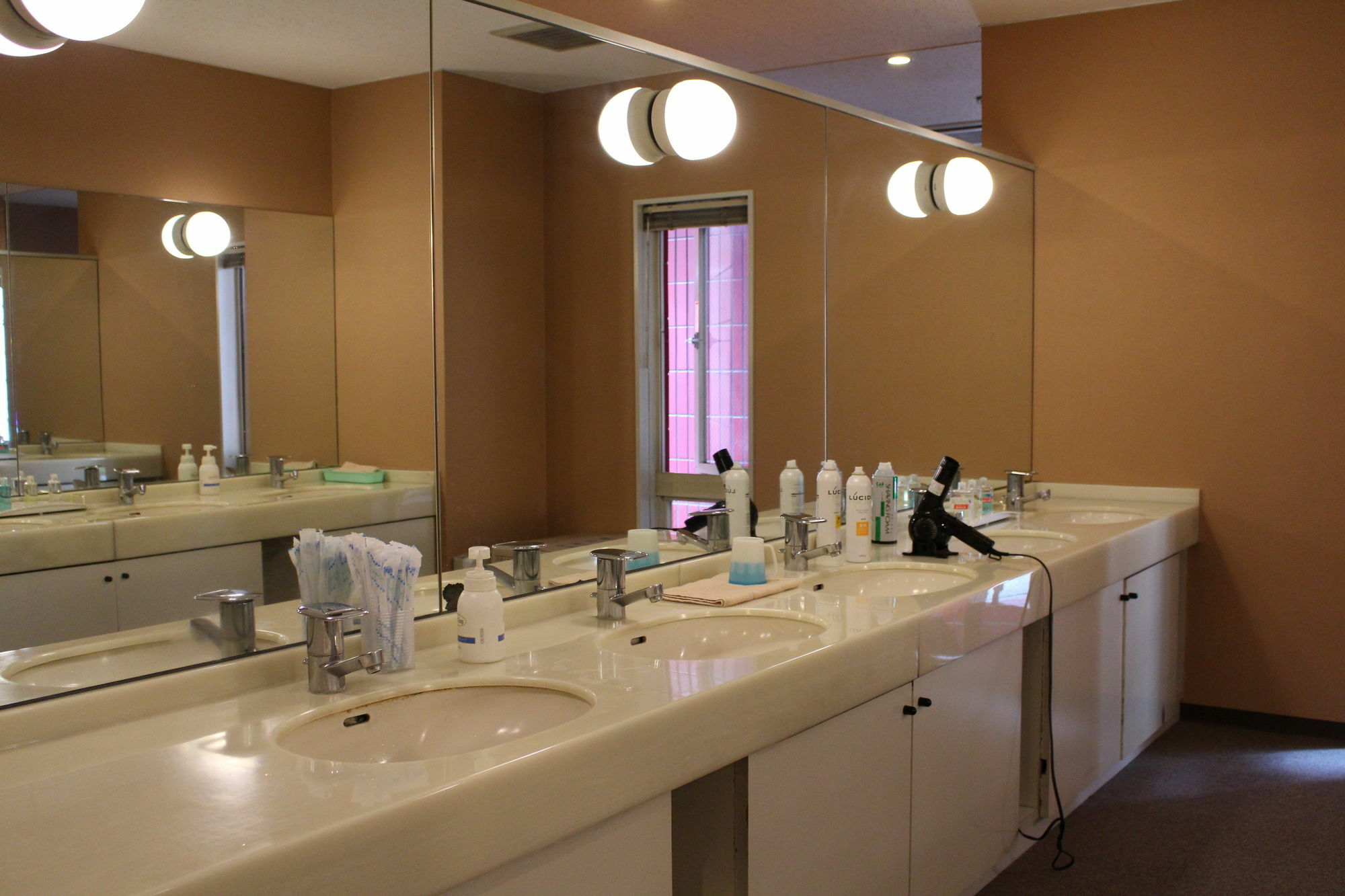 Sauna & Capsule Hotel Hokuo Tokyo Dış mekan fotoğraf